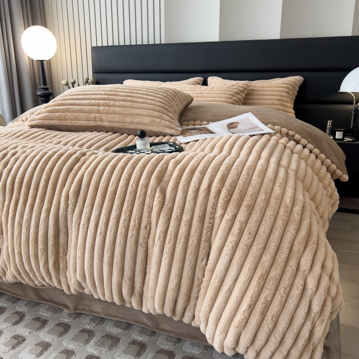 91家纺网 家纺一手货源 找家纺 （总）印季家纺 2025新款立体剪花条纹兔毛绒四件套