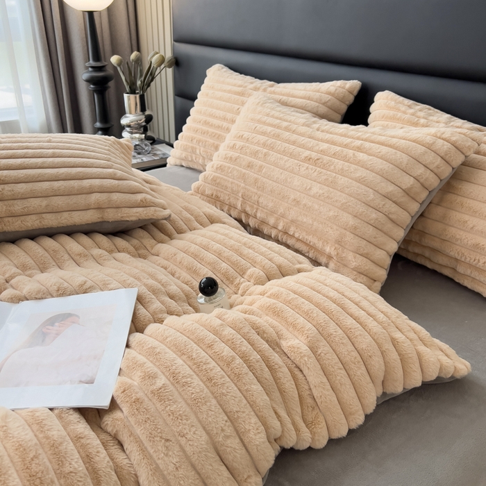 91家纺网 家纺一手货源 找家纺 印季家纺 2025新款立体剪花条纹兔毛绒四件套 卡其-灰