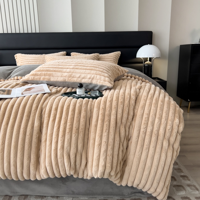 91家纺网 家纺一手货源 找家纺 （总）印季家纺 2025新款立体剪花条纹兔毛绒四件套