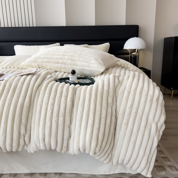 91家纺网 家纺一手货源 找家纺 （总）印季家纺 2025新款立体剪花条纹兔毛绒四件套