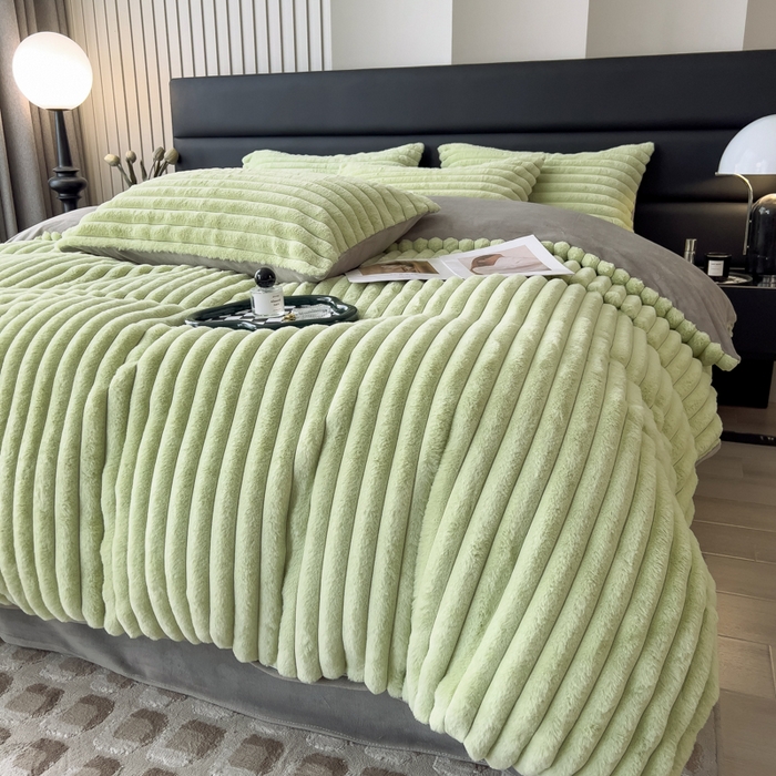 91家纺网 家纺一手货源 找家纺 印季家纺 2025新款立体剪花条纹兔毛绒四件套 草绿-灰