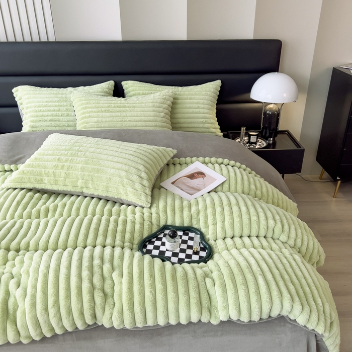 91家纺网 家纺一手货源 找家纺 印季家纺 2025新款立体剪花条纹兔毛绒四件套 草绿-灰