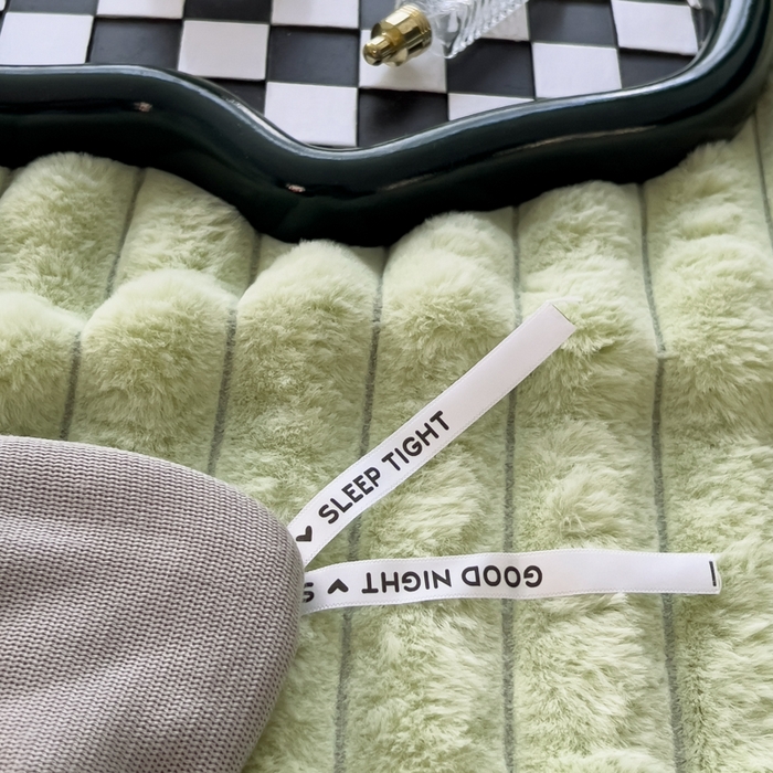 91家纺网 家纺一手货源 找家纺 印季家纺 2025新款立体剪花条纹兔毛绒四件套 草绿-灰