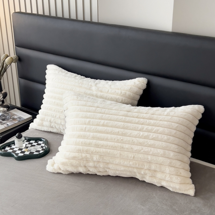 91家纺网 家纺一手货源 找家纺 印季家纺 2025新款立体剪花条纹兔毛绒四件套 奶白-灰