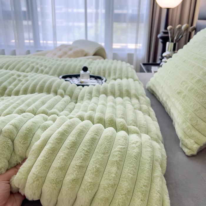 91家纺网 家纺一手货源 找家纺 印季家纺 2025新款立体剪花条纹兔毛绒四件套 草绿-灰