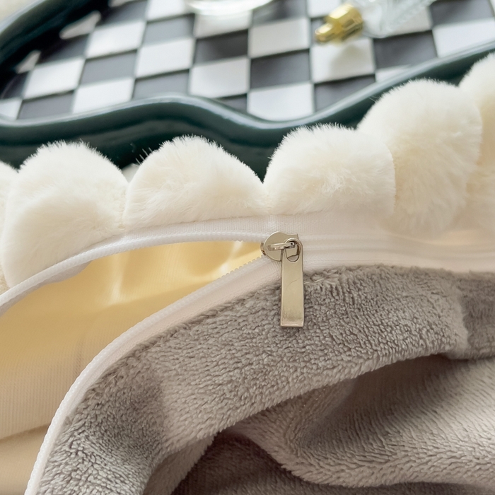 91家纺网 家纺一手货源 找家纺 印季家纺 2025新款立体剪花条纹兔毛绒四件套 奶白-灰