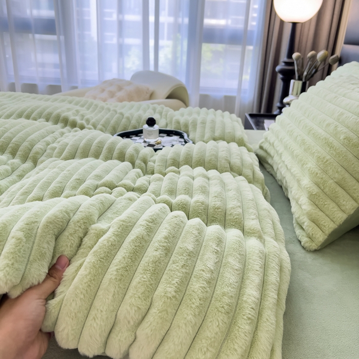 91家纺网 家纺一手货源 找家纺 印季家纺 2025新款立体剪花条纹兔毛绒四件套 草绿