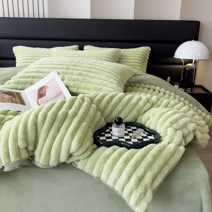 91家纺网 家纺一手货源 找家纺 印季家纺 2025新款立体剪花条纹兔毛绒四件套 草绿