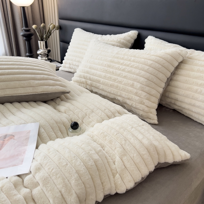 91家纺网 家纺一手货源 找家纺 印季家纺 2025新款立体剪花条纹兔毛绒四件套 奶白-灰