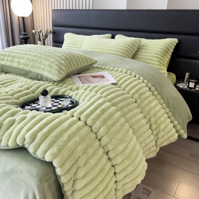 91家纺网 家纺一手货源 找家纺 印季家纺 2025新款立体剪花条纹兔毛绒四件套 草绿