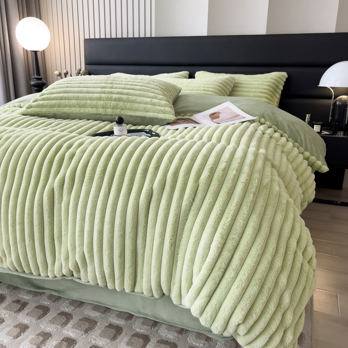 91家纺网 家纺一手货源 找家纺 印季家纺 2025新款立体剪花条纹兔毛绒四件套 草绿