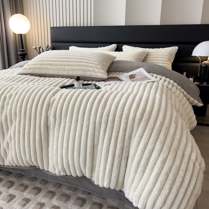 91家纺网 家纺一手货源 找家纺 印季家纺 2025新款立体剪花条纹兔毛绒四件套 奶白-灰