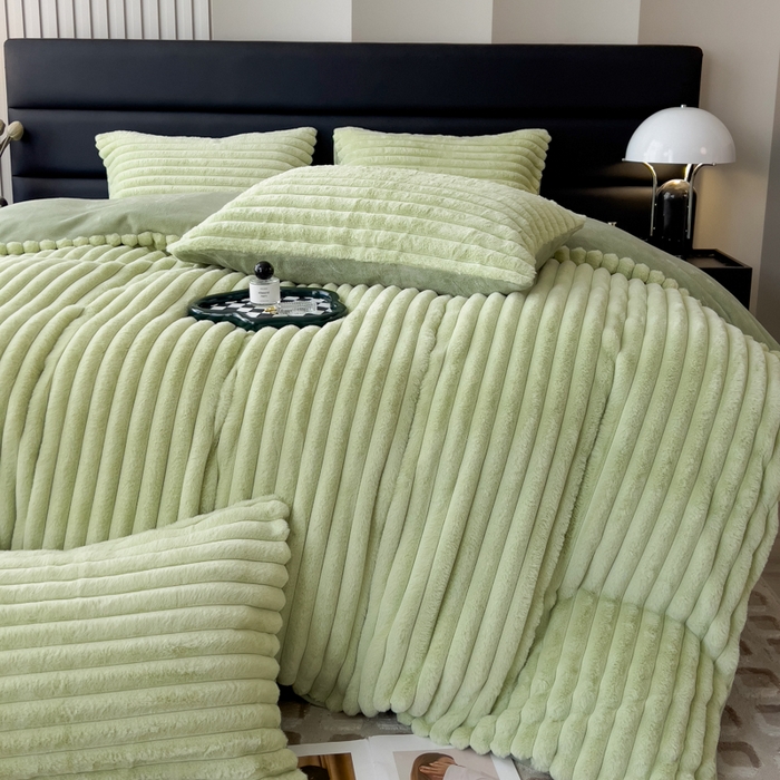 91家纺网 家纺一手货源 找家纺 印季家纺 2025新款立体剪花条纹兔毛绒四件套 草绿