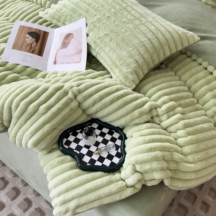 91家纺网 家纺一手货源 找家纺 印季家纺 2025新款立体剪花条纹兔毛绒四件套 草绿