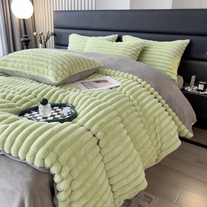 91家纺网 家纺一手货源 找家纺 印季家纺 2025新款立体剪花条纹兔毛绒四件套 草绿-灰