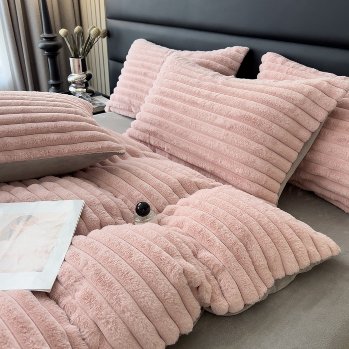 91家纺网 家纺一手货源 找家纺 印季家纺 2025新款立体剪花条纹兔毛绒四件套 豆沙-灰