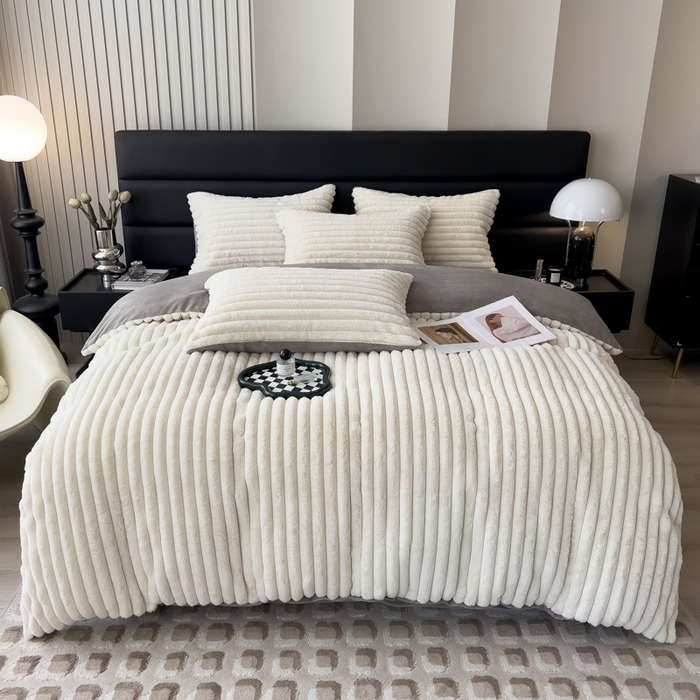 91家纺网 家纺一手货源 找家纺 印季家纺 2025新款立体剪花条纹兔毛绒四件套 奶白-灰