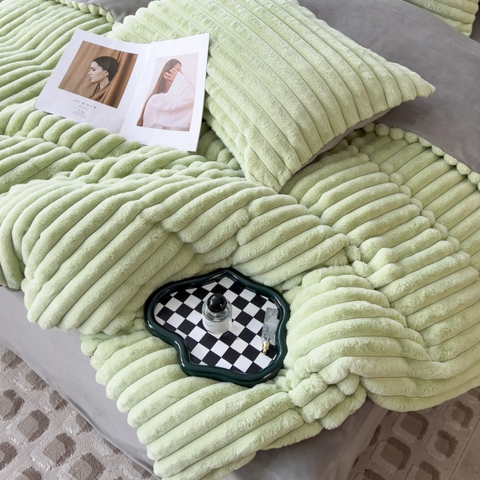 91家纺网 家纺一手货源 找家纺 印季家纺 2025新款立体剪花条纹兔毛绒四件套 草绿-灰