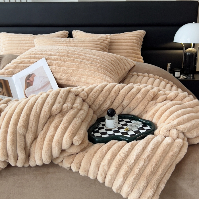 91家纺网 家纺一手货源 找家纺 印季家纺 2025新款立体剪花条纹兔毛绒四件套 卡其