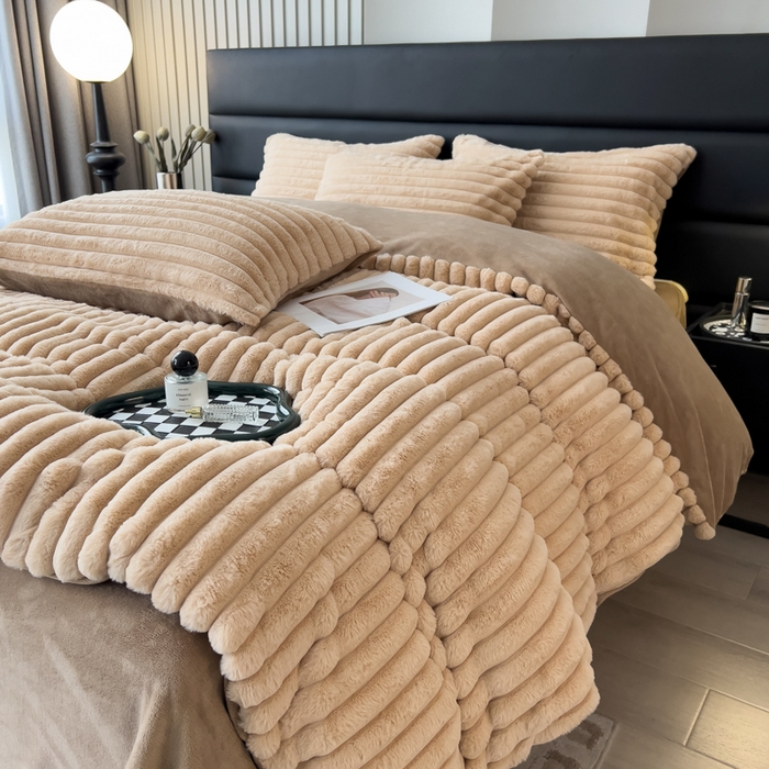 91家纺网 家纺一手货源 找家纺 印季家纺 2025新款立体剪花条纹兔毛绒四件套 卡其