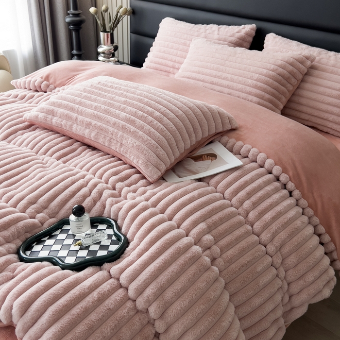 91家纺网 家纺一手货源 找家纺 印季家纺 2025新款立体剪花条纹兔毛绒四件套 豆沙