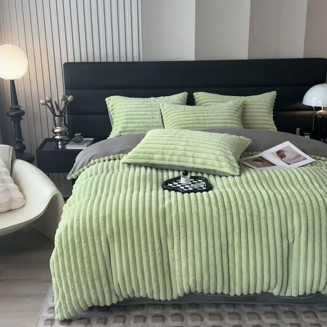 91家纺网 家纺一手货源 找家纺 印季家纺 2025新款立体剪花条纹兔毛绒四件套 草绿-灰