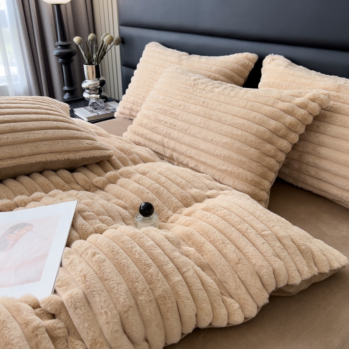 91家纺网 家纺一手货源 找家纺 （总）印季家纺 2025新款立体剪花条纹兔毛绒四件套