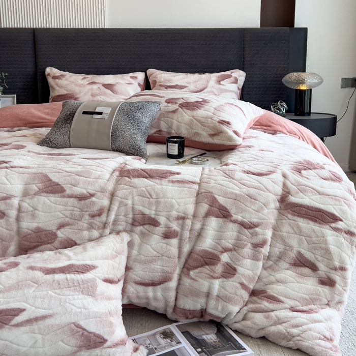 91家纺网 家纺一手货源 找家纺 （总）印季家纺 2025新款手工扎染剪花兔毛绒四件套