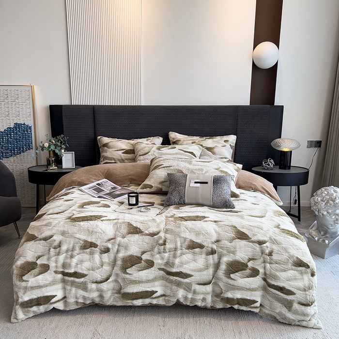 91家纺网 家纺一手货源 找家纺 印季家纺 2025新款手工扎染剪花兔毛绒四件套 剪花-咖啡