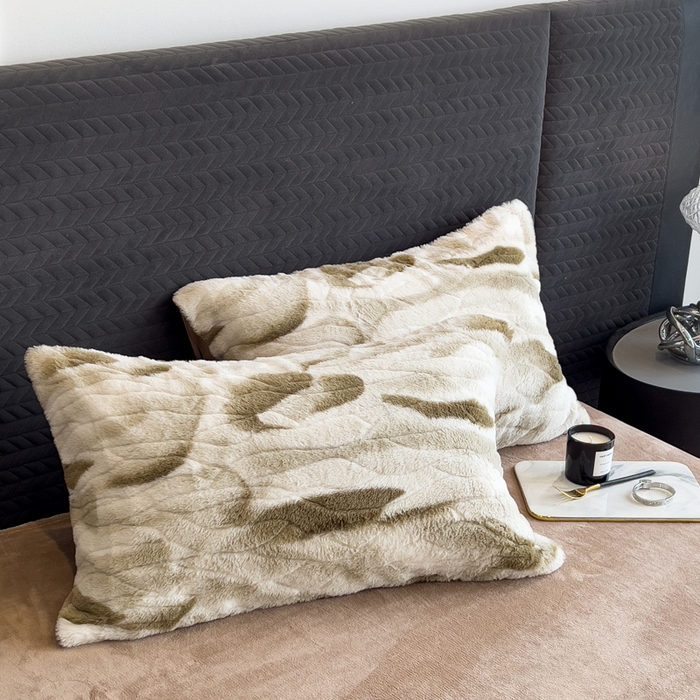 91家纺网 家纺一手货源 找家纺 印季家纺 2025新款手工扎染剪花兔毛绒四件套 剪花-咖啡