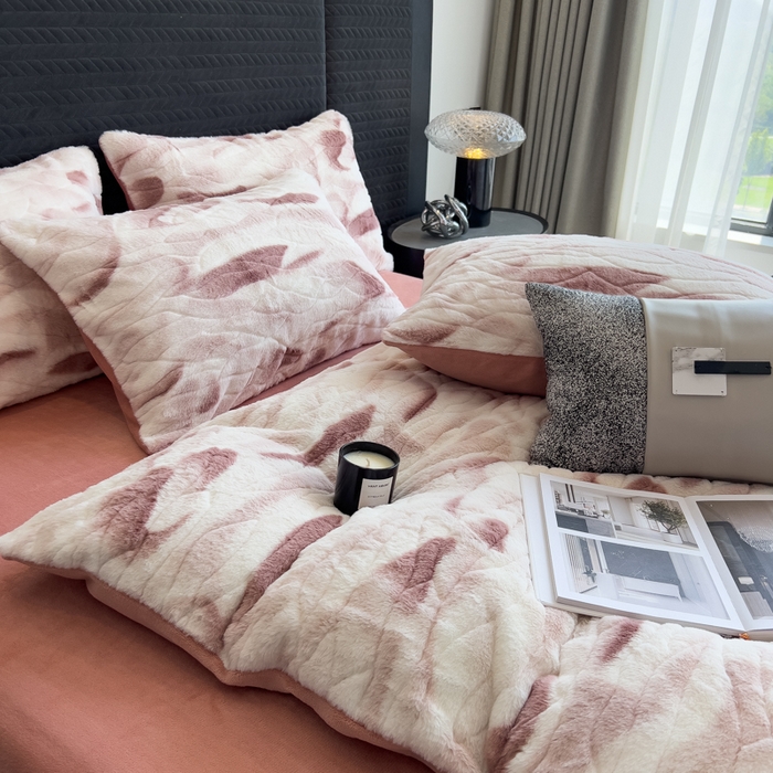 91家纺网 家纺一手货源 找家纺 （总）印季家纺 2025新款手工扎染剪花兔毛绒四件套