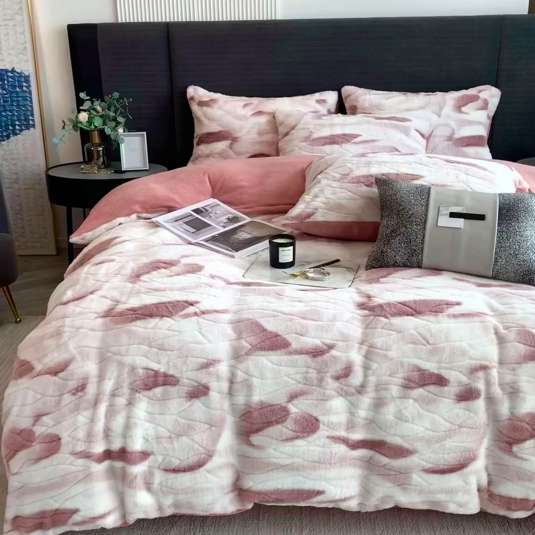 91家纺网 家纺一手货源 找家纺 （总）印季家纺 2025新款手工扎染剪花兔毛绒四件套