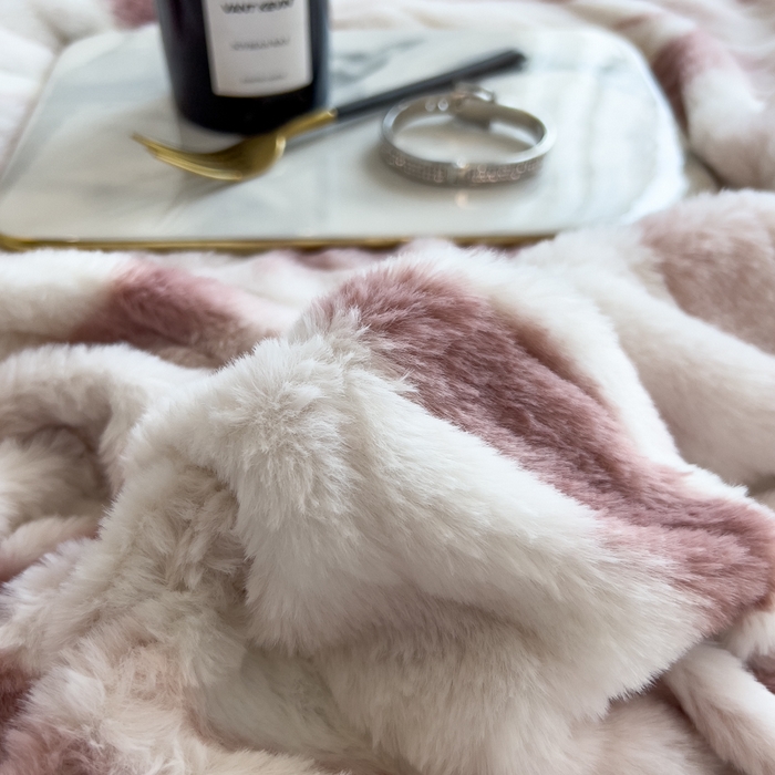 91家纺网 家纺一手货源 找家纺 印季家纺 2025新款手工扎染剪花兔毛绒四件套 剪花-豆沙