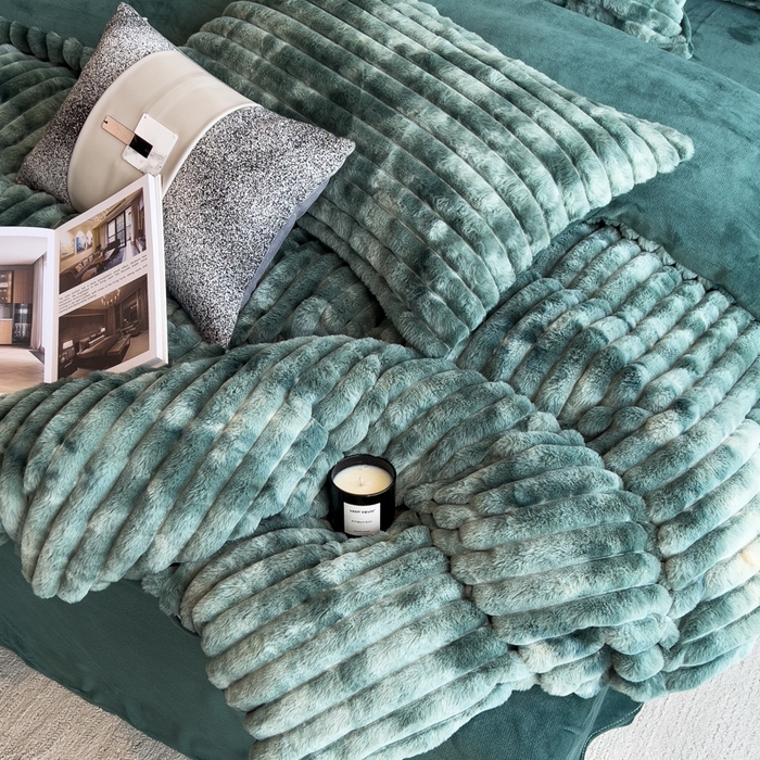 91家纺网 家纺一手货源 找家纺 印季家纺 2025新款手工扎染剪花兔毛绒四件套 条纹-墨绿