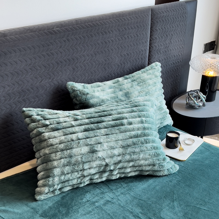 91家纺网 家纺一手货源 找家纺 印季家纺 2025新款手工扎染剪花兔毛绒四件套 条纹-墨绿