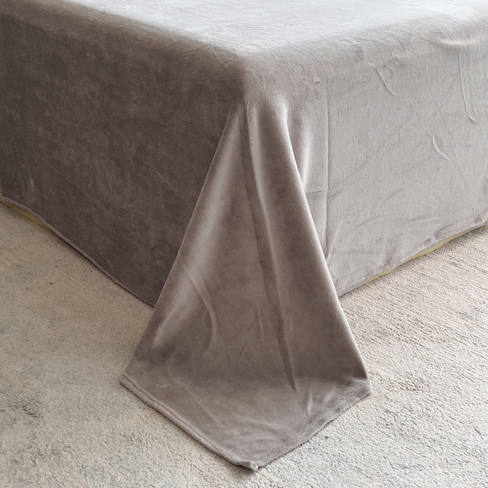 91家纺网 家纺一手货源 找家纺 印季家纺 2025新款手工扎染剪花兔毛绒四件套 剪花-灰色