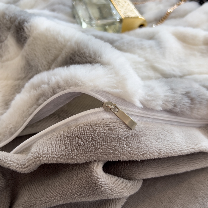 91家纺网 家纺一手货源 找家纺 印季家纺 2025新款手工扎染剪花兔毛绒四件套 剪花-灰色