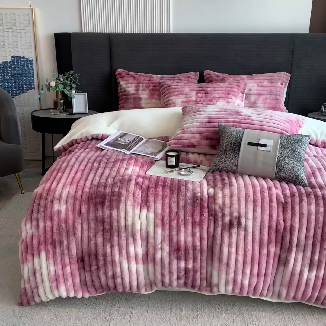 91家纺网 家纺一手货源 找家纺 印季家纺 2025新款手工扎染剪花兔毛绒四件套 条纹-豆沙