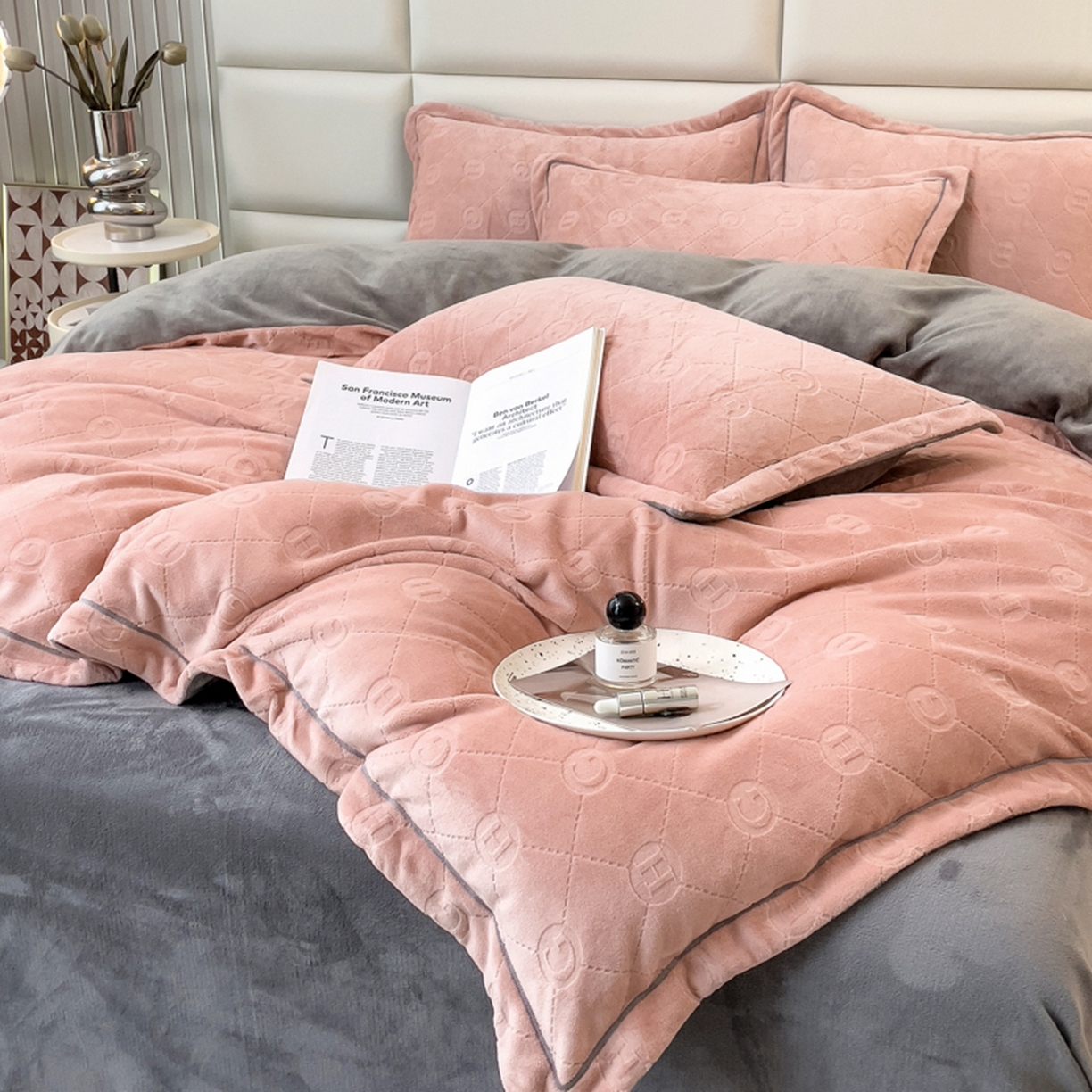 91家纺网 家纺一手货源 找家纺 （总）印季家纺 2025新款HG剪花一字绣牛奶绒四件套