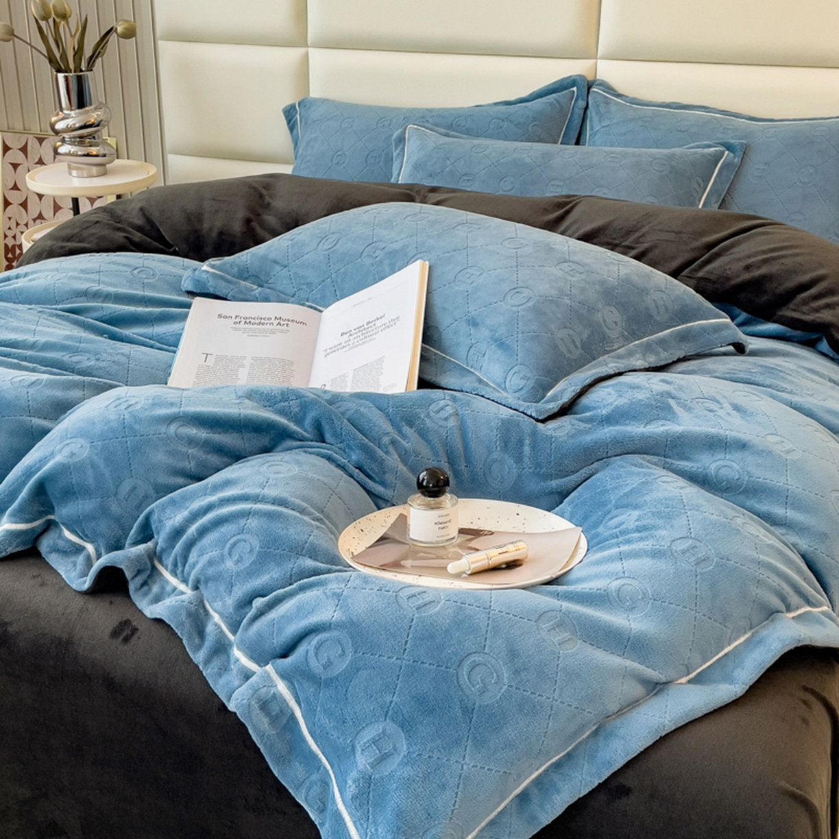 91家纺网 家纺一手货源 找家纺 （总）印季家纺 2025新款HG剪花一字绣牛奶绒四件套