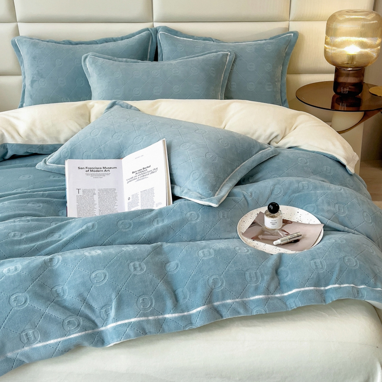 91家纺网 家纺一手货源 找家纺 印季家纺 2025新款HG剪花一字绣牛奶绒四件套 繁星兰-奶白