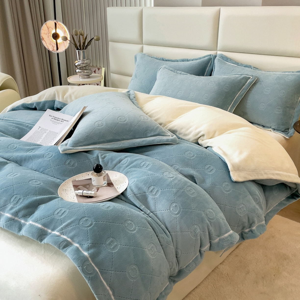 91家纺网 家纺一手货源 找家纺 印季家纺 2025新款HG剪花一字绣牛奶绒四件套 繁星兰-奶白