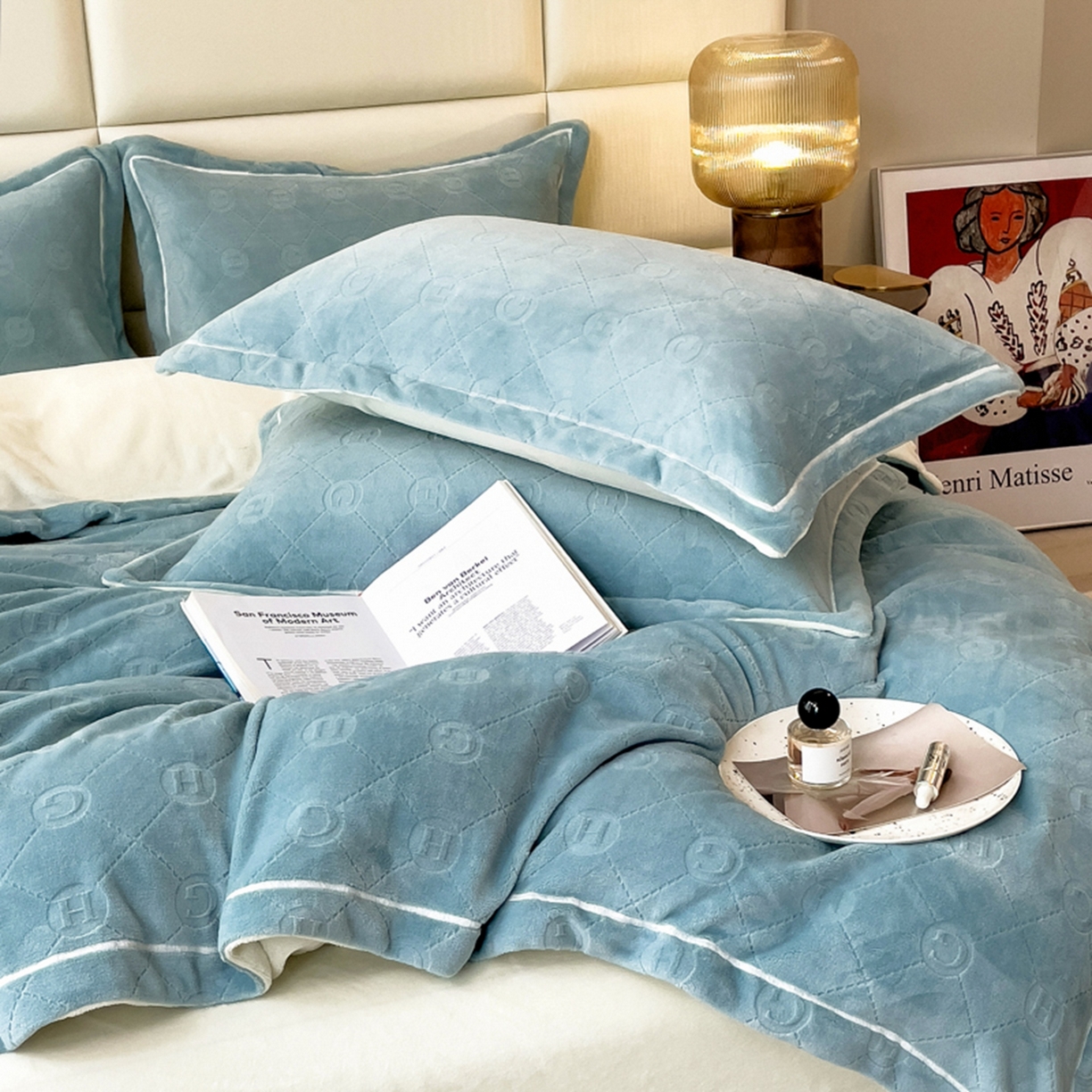 91家纺网 家纺一手货源 找家纺 印季家纺 2025新款HG剪花一字绣牛奶绒四件套 繁星兰-奶白