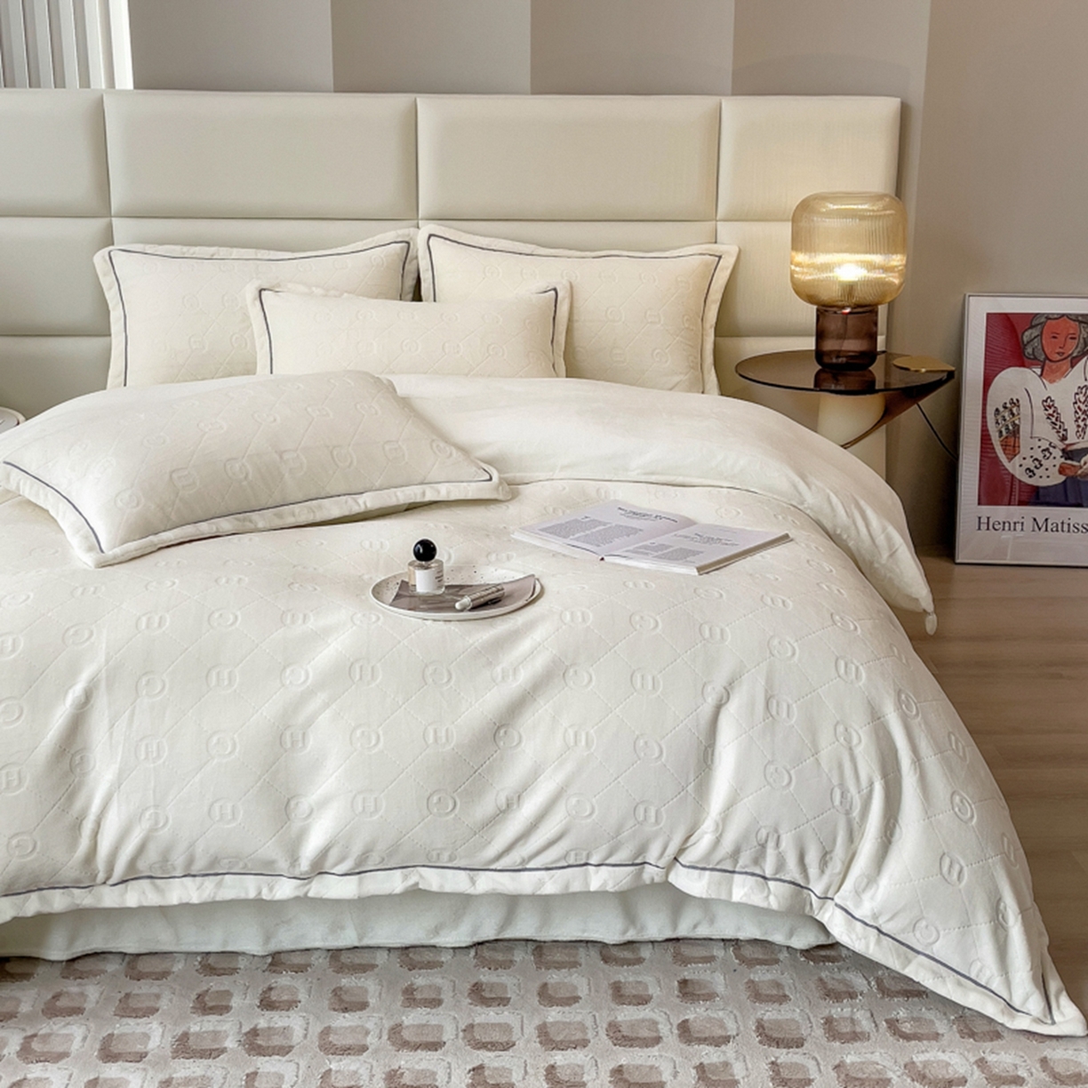 91家纺网 家纺一手货源 找家纺 印季家纺 2025新款HG剪花一字绣牛奶绒四件套 奶白