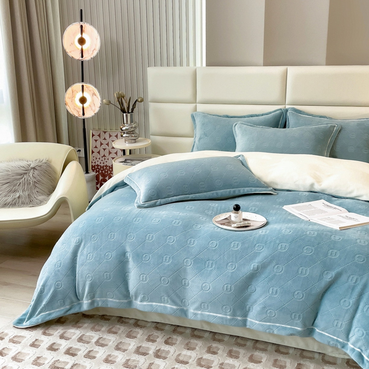 91家纺网 家纺一手货源 找家纺 印季家纺 2025新款HG剪花一字绣牛奶绒四件套 繁星兰-奶白