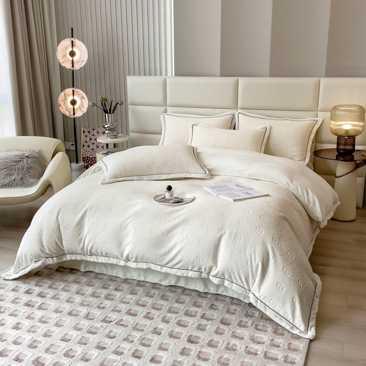 91家纺网 家纺一手货源 找家纺 印季家纺 2025新款HG剪花一字绣牛奶绒四件套 奶白