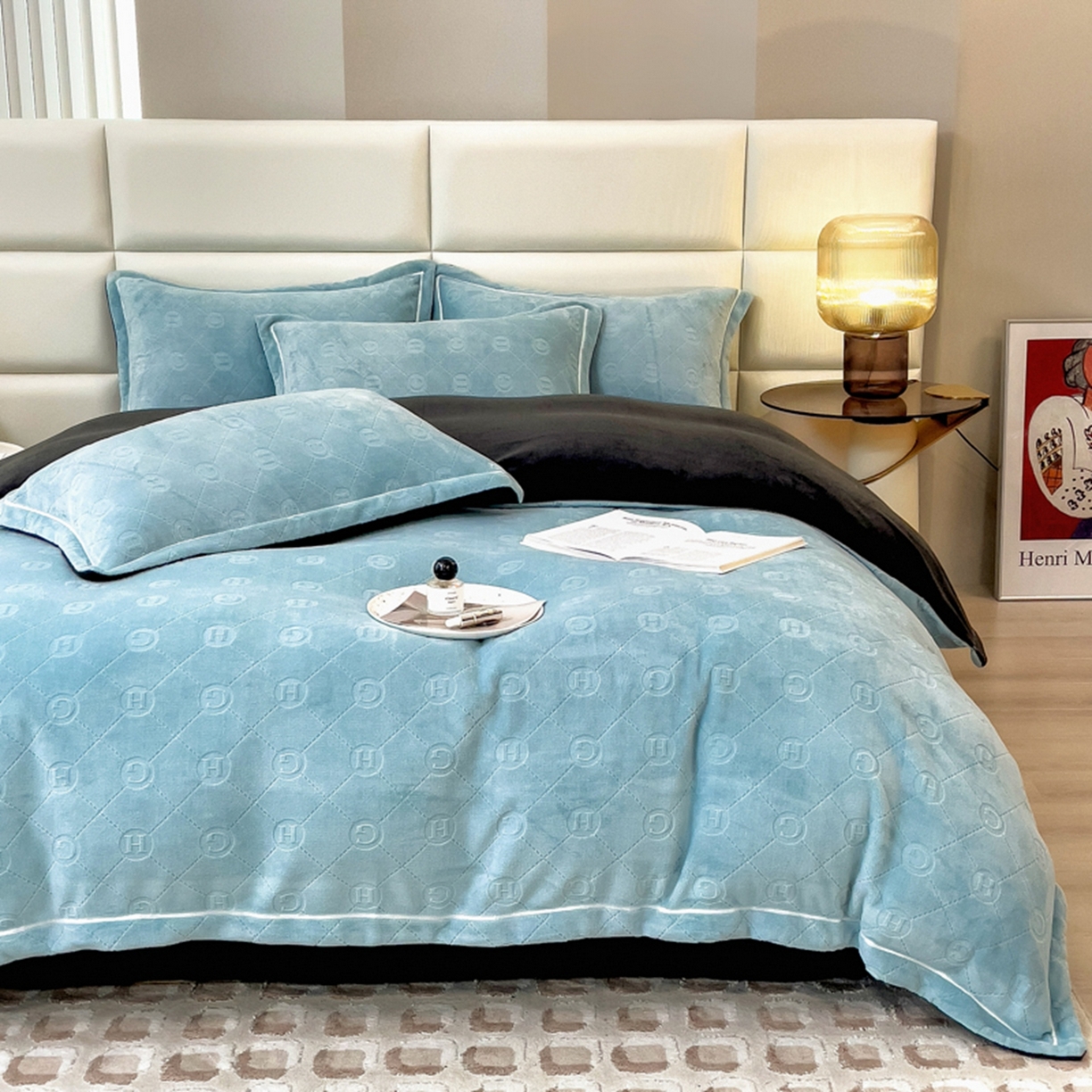 91家纺网 家纺一手货源 找家纺 印季家纺 2025新款HG剪花一字绣牛奶绒四件套 繁星蓝-深灰