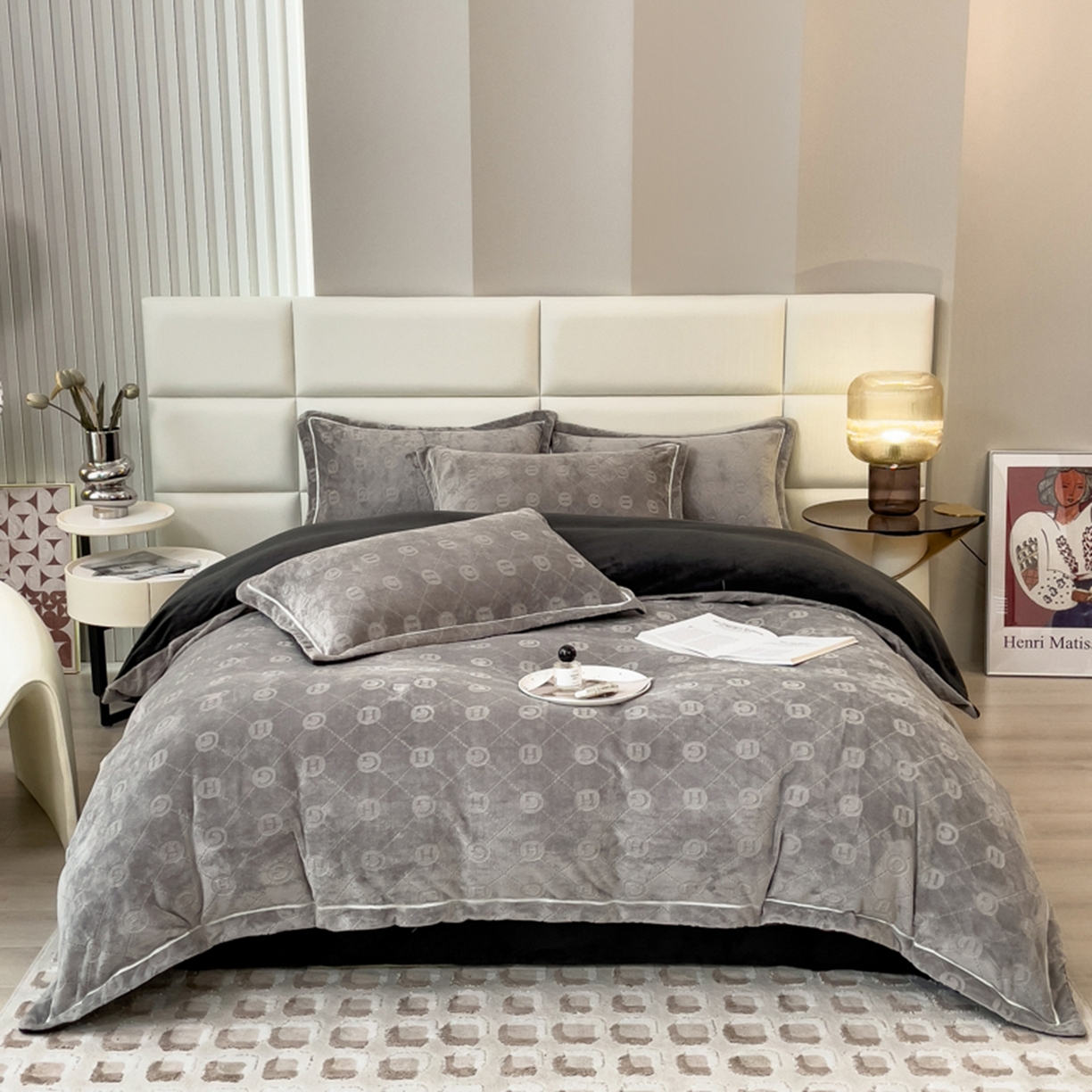 91家纺网 家纺一手货源 找家纺 印季家纺 2025新款HG剪花一字绣牛奶绒四件套 马丁灰-深灰