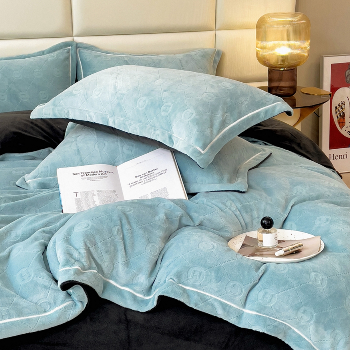 91家纺网 家纺一手货源 找家纺 印季家纺 2025新款HG剪花一字绣牛奶绒四件套 繁星蓝-深灰