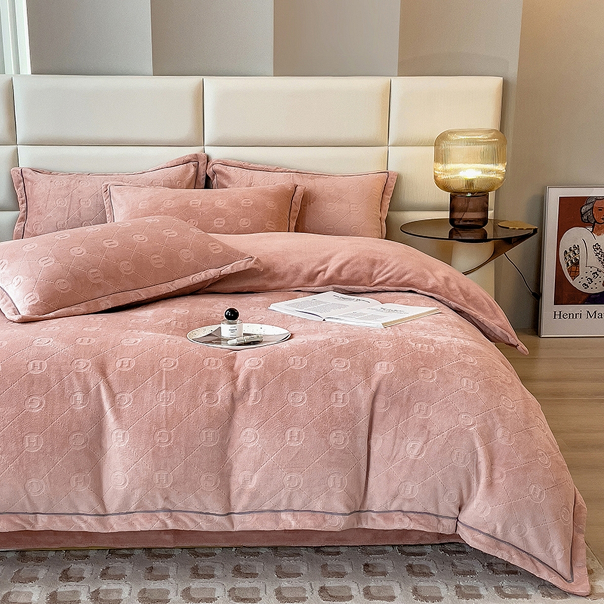 91家纺网 家纺一手货源 找家纺 （总）印季家纺 2025新款HG剪花一字绣牛奶绒四件套